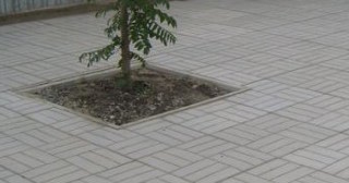 Качественная тротуарная плитка серого цвета в Астрахани в октябре