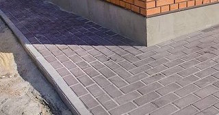 Укладка плитки на отмостку: Цена от 822 руб. в Астрахани от ТротуарнаяПлитка