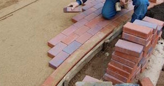 Установка тротуарной плитки в Астрахани - цена от 822 руб. за работу