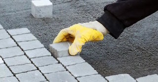 Укладка тротуарной плитки 50 на 50 в Астрахани в октябре