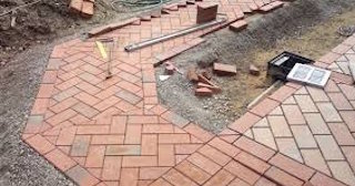 Укладка тротуарной плитки в Астрахани в октябре