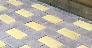 Укладка тротуарной плитки вокруг дома в Астрахани - цены от 822 руб.