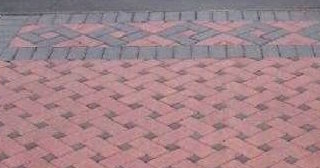 Укладка тротуарной плитки на старое бетонное основание в Астрахани в октябре