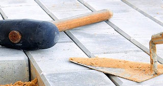 Профессиональная укладка тротуарной брусчатки в Астрахани в октябре