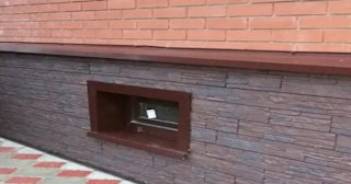 Облицовка цоколя панелями под камень в Астрахани в октябре
