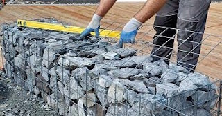 Устройство подпорной стенки из габионов в Астрахани в октябре